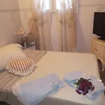 לינה וארוחת בוקר Bb Lady *